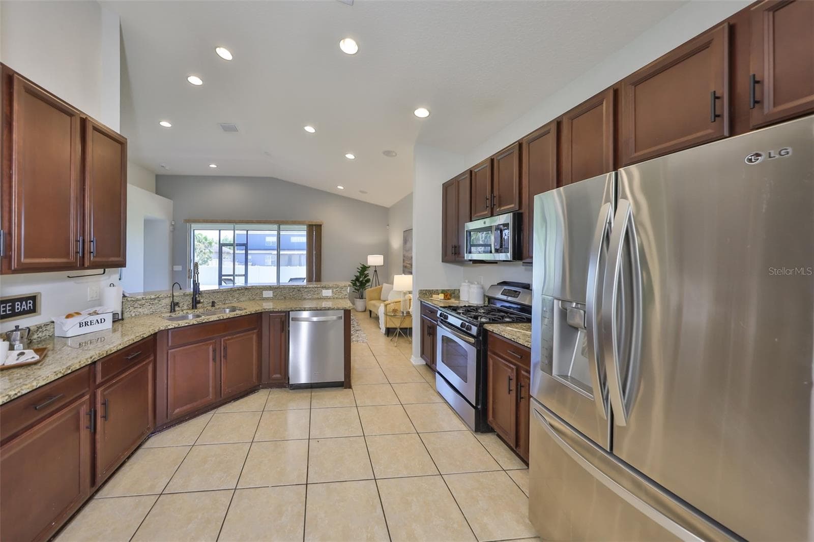 Single Family Residence at 11408 COVENTRY GROVE CIR, LITHIA, photo 26 of 50