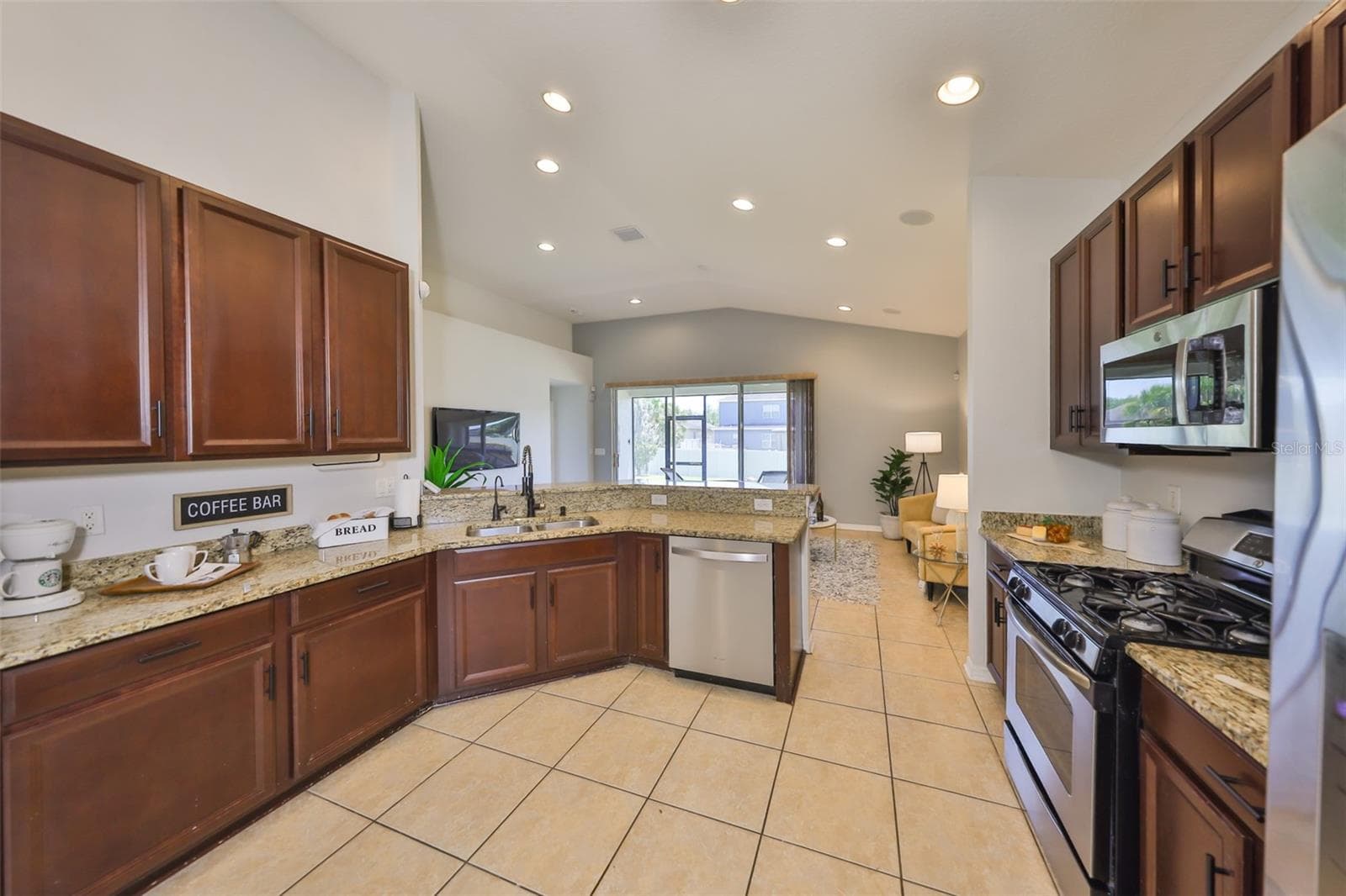Single Family Residence at 11408 COVENTRY GROVE CIR, LITHIA, photo 27 of 50
