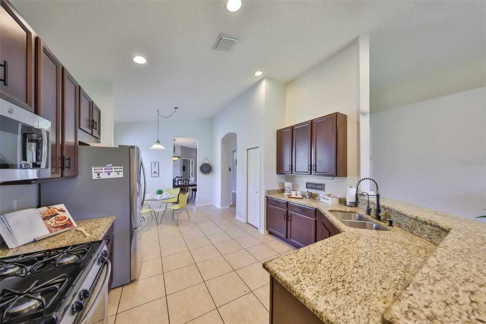Single Family Residence at 11408 COVENTRY GROVE CIR, LITHIA, photo 28 of 50
