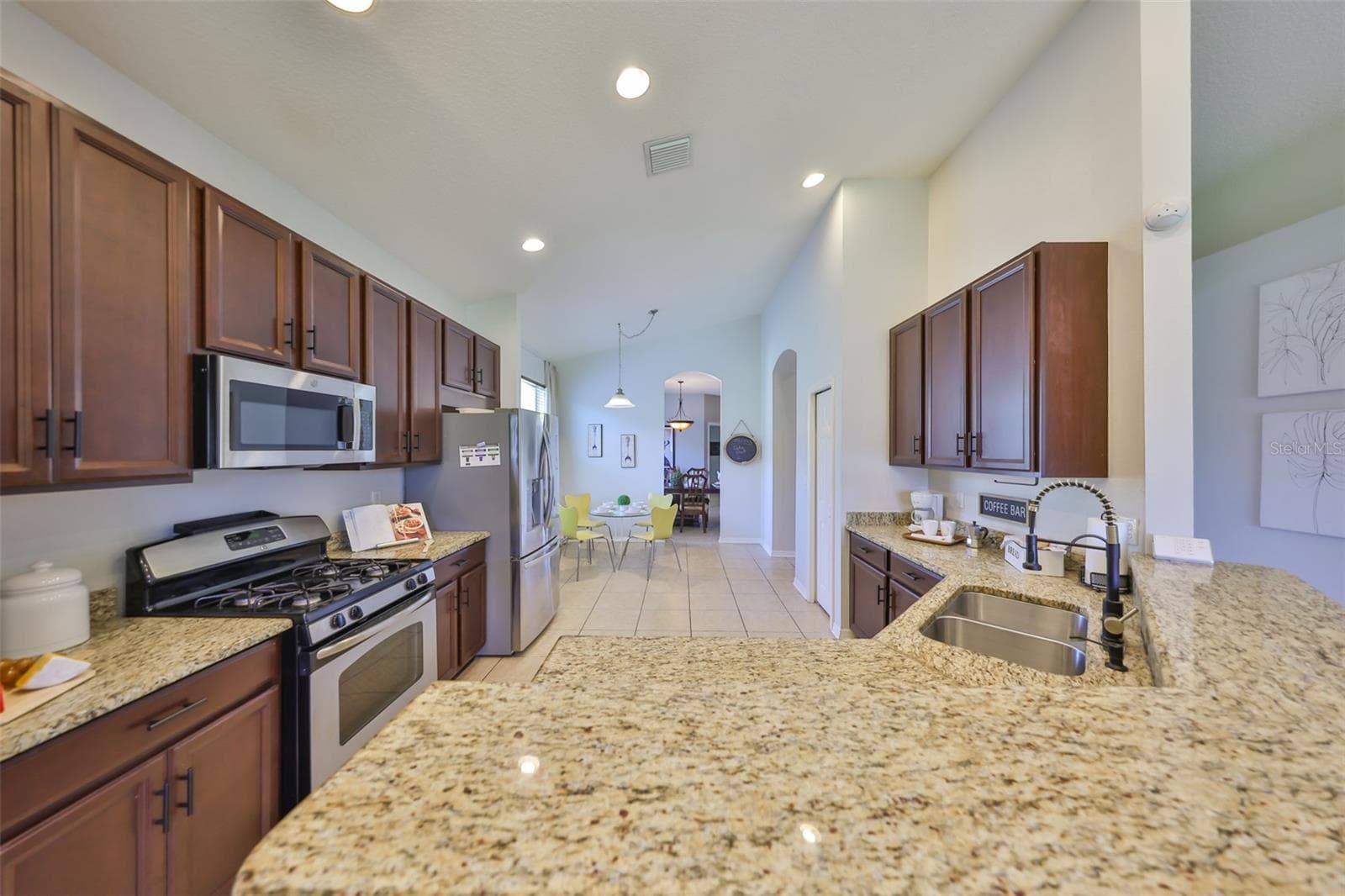Single Family Residence at 11408 COVENTRY GROVE CIR, LITHIA, photo 29 of 50
