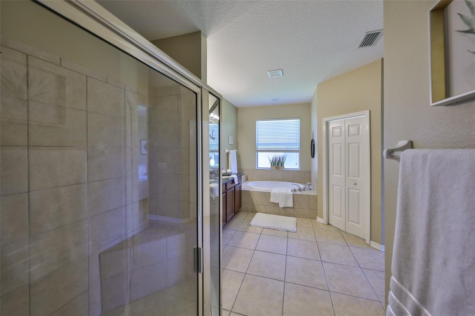 Single Family Residence at 11408 COVENTRY GROVE CIR, LITHIA, photo 40 of 50