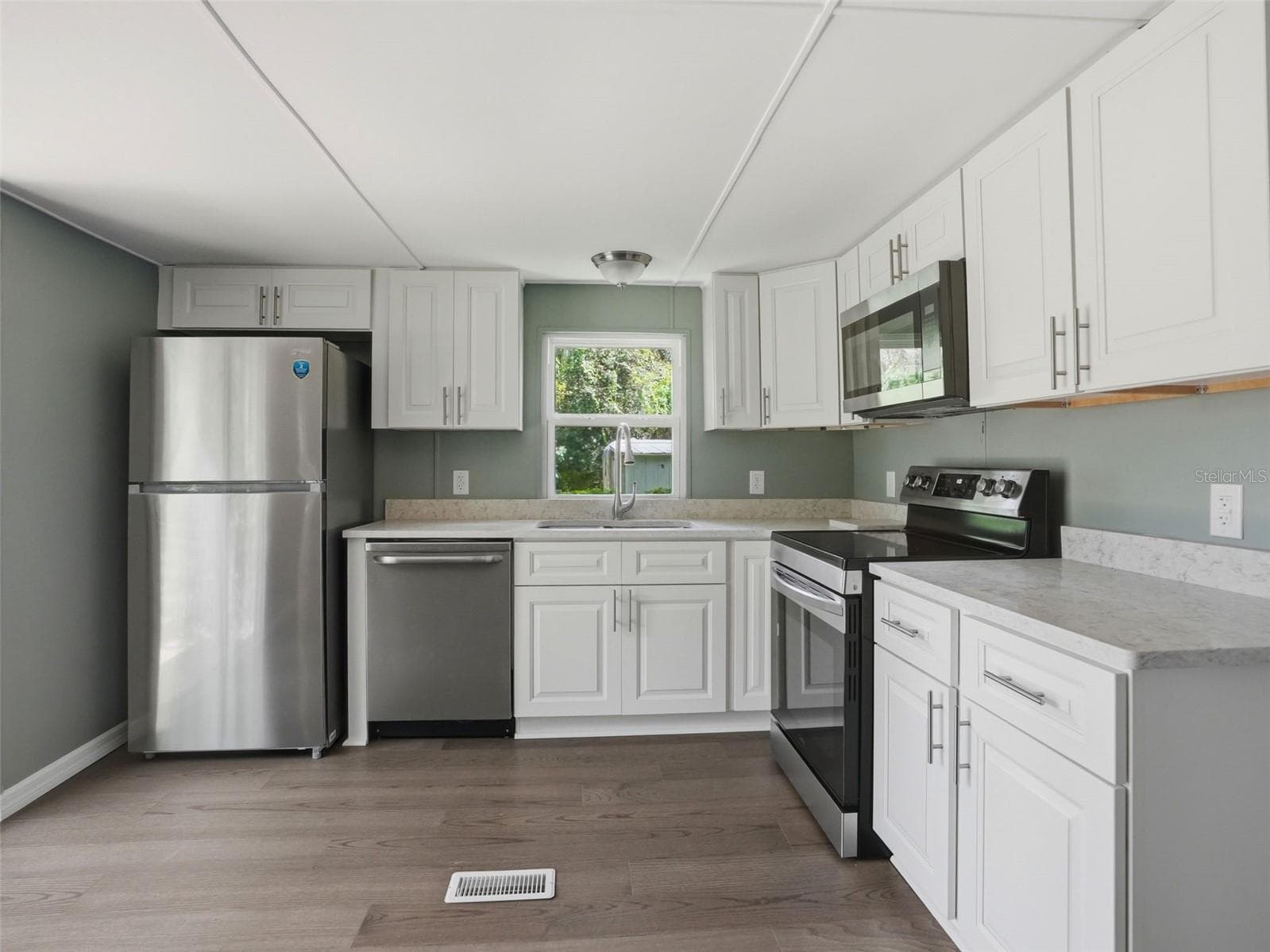 Mobile Home at 9239 OTTAWA ST, NEW PORT RICHEY, photo 2 of 28