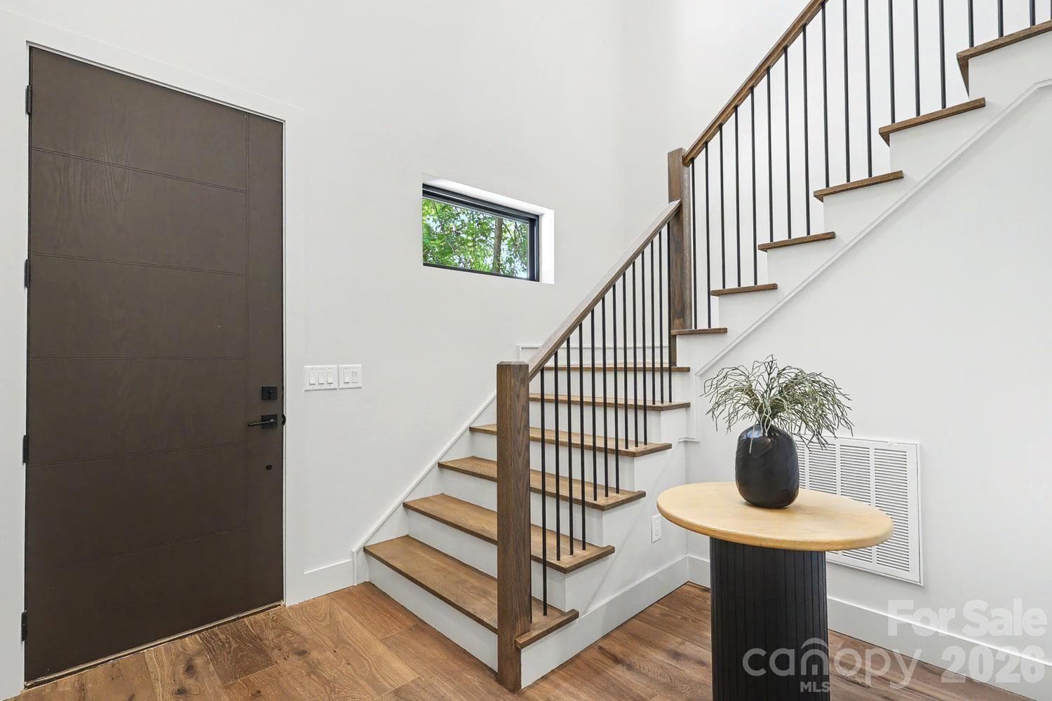 Custom-made open staircase - Charlotte