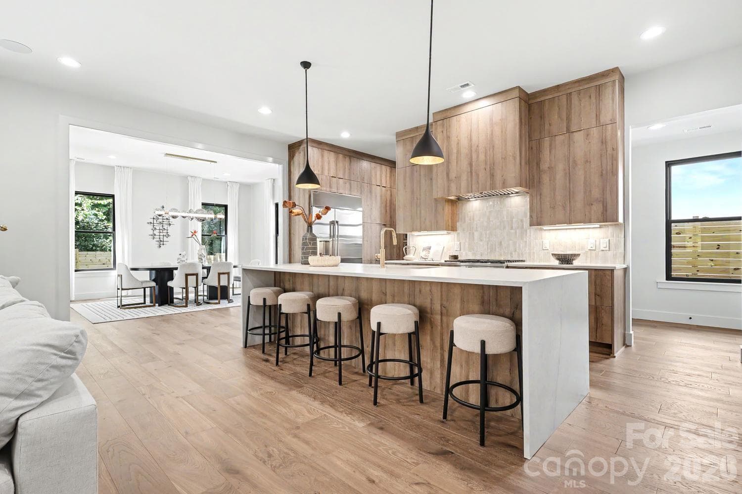 Oversized waterfall kitchen island - Charlotte