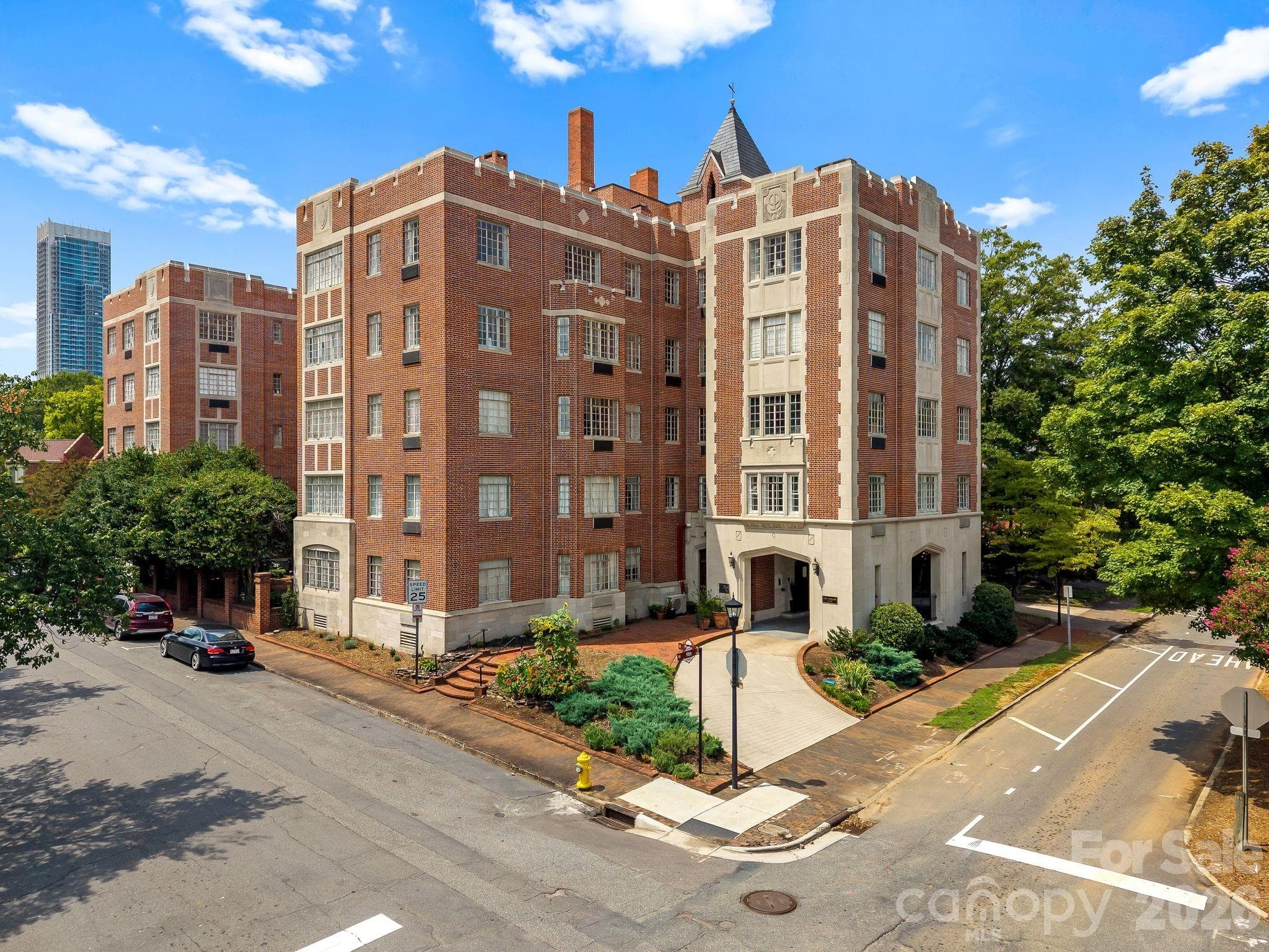 301 W 10th Street