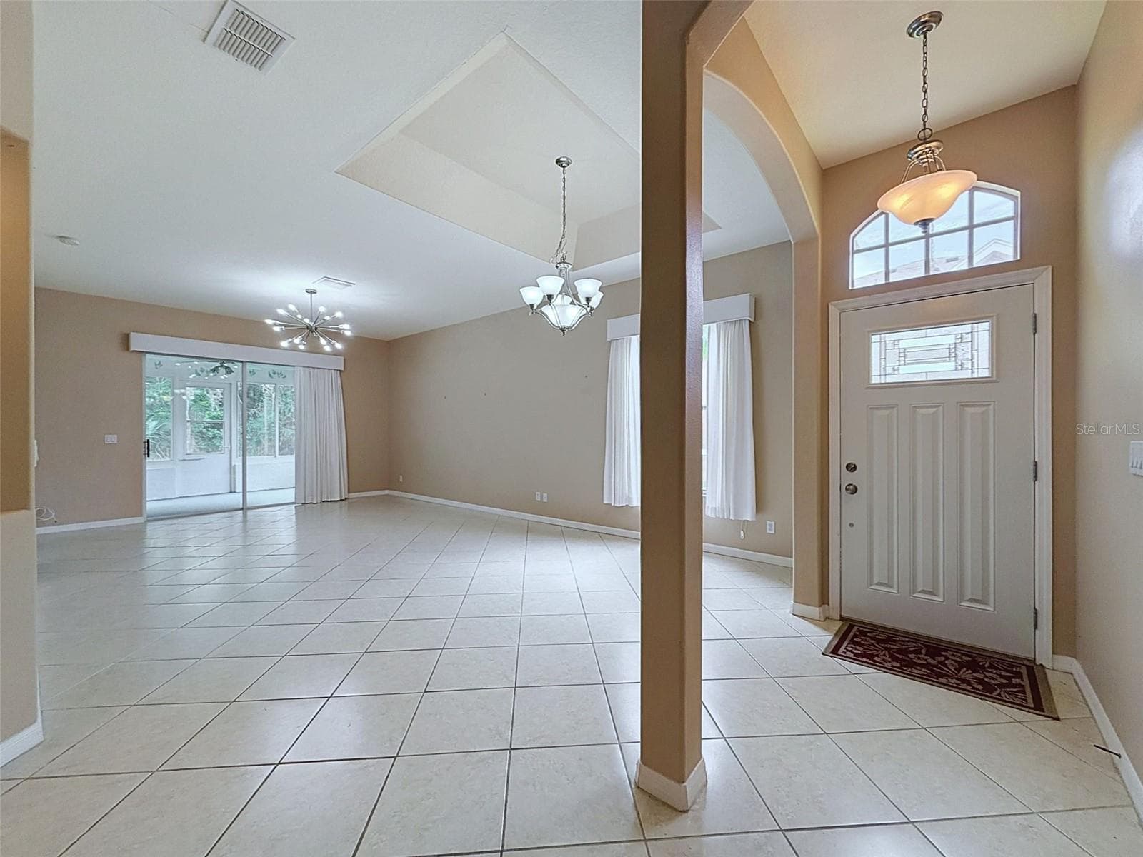 Side front entry into main living area - 11440 GOLF ROUND DR, NEW PORT RICHEY