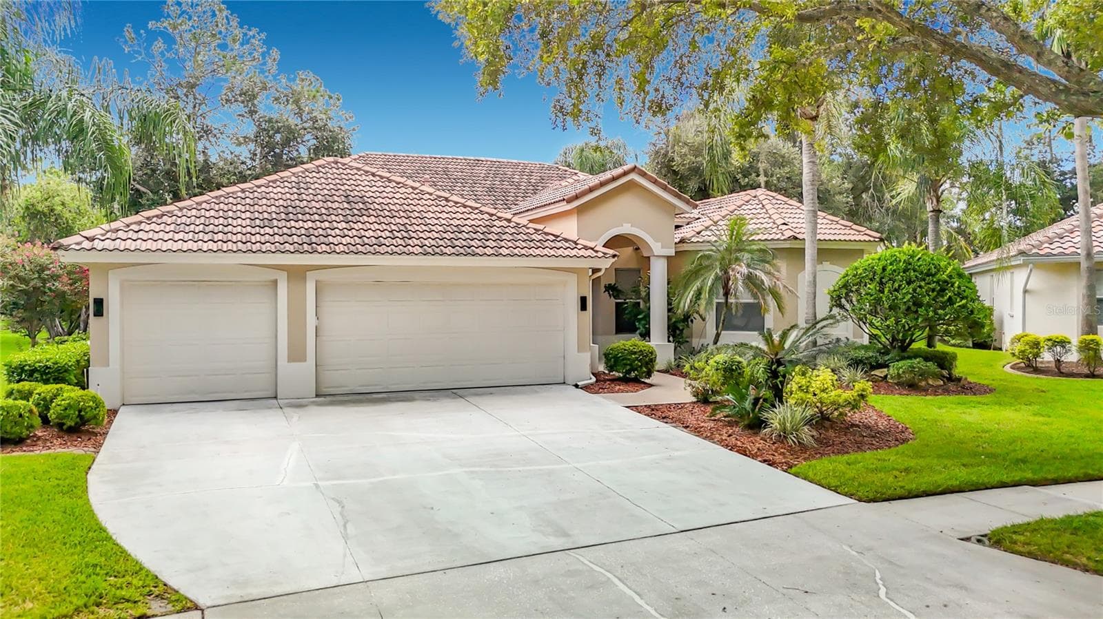 Single Family Residence at 10221 GARDEN ALCOVE DR, TAMPA, photo 2 of 65
