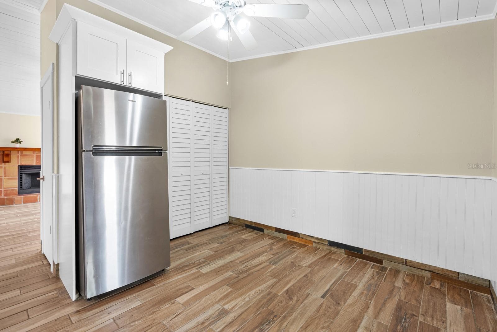 Single Family Residence at 1205 MOHRLAKE DR, BRANDON, photo 8 of 50