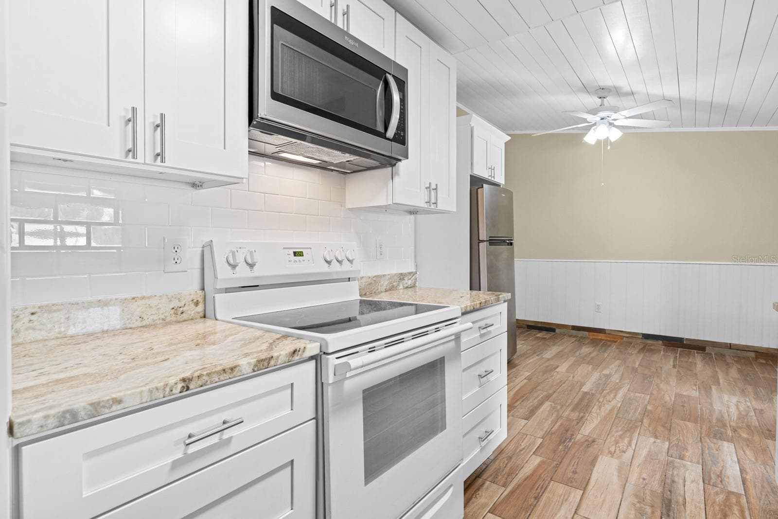 Single Family Residence at 1205 MOHRLAKE DR, BRANDON, photo 14 of 50