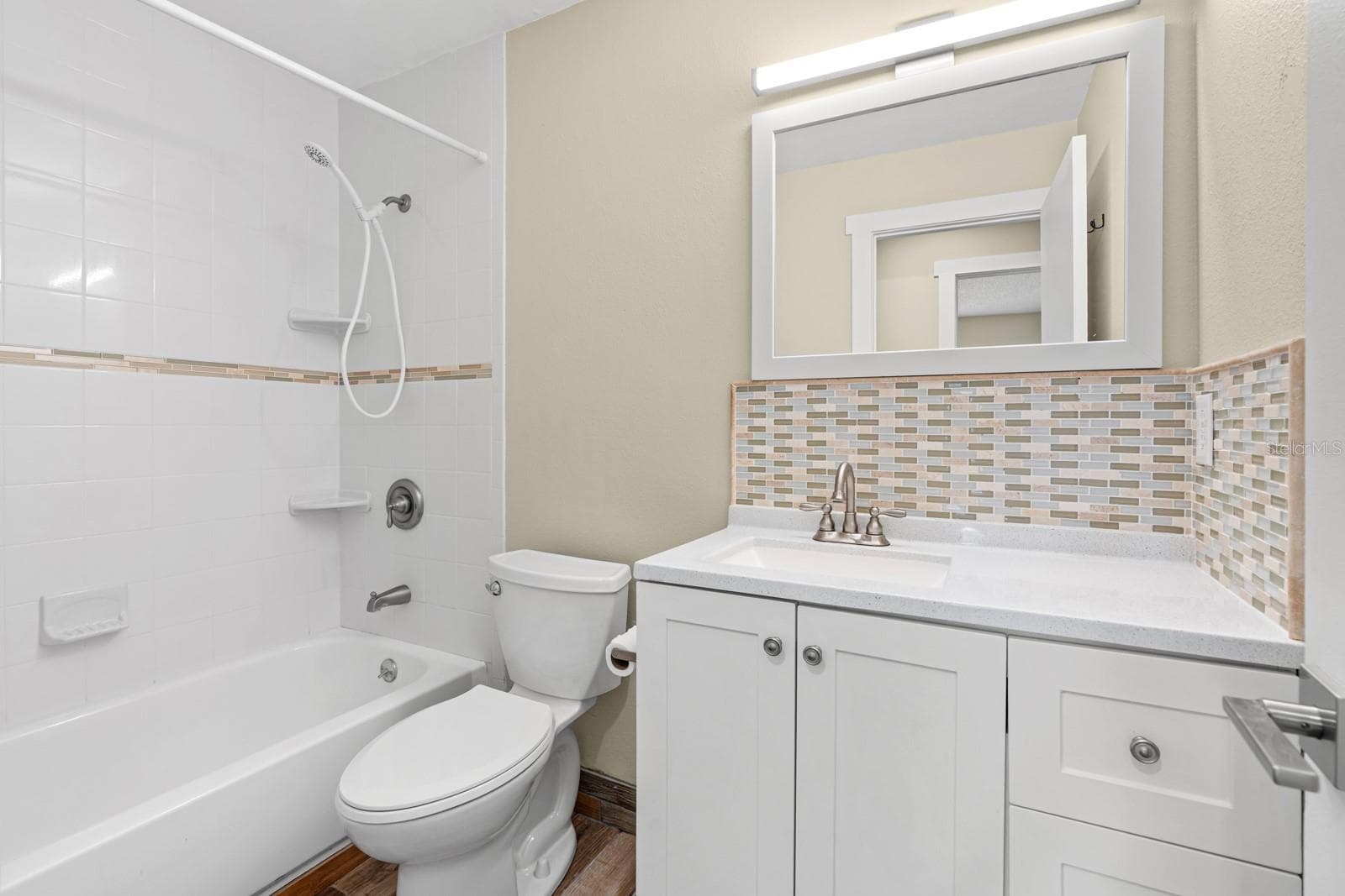 Single Family Residence at 1205 MOHRLAKE DR, BRANDON, photo 16 of 50