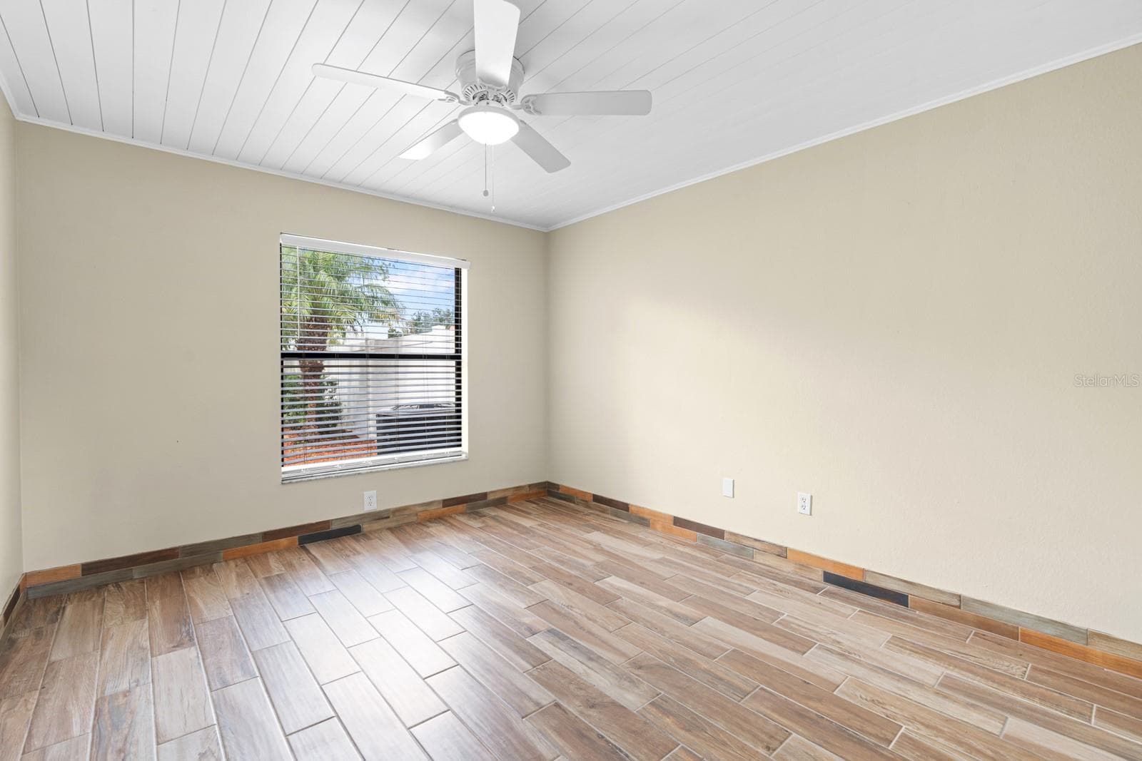 Single Family Residence at 1205 MOHRLAKE DR, BRANDON, photo 19 of 50
