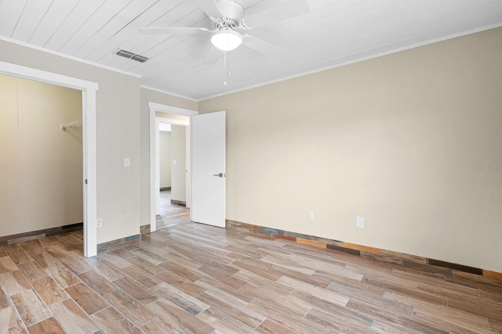 Single Family Residence at 1205 MOHRLAKE DR, BRANDON, photo 20 of 50