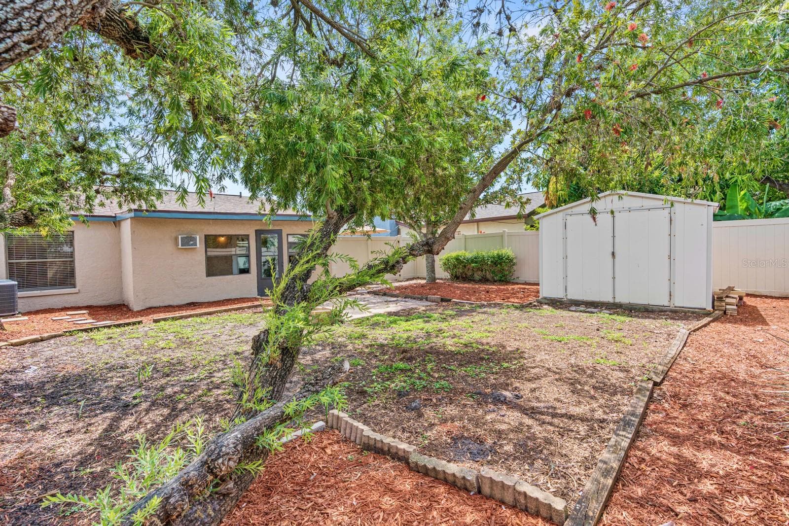 Single Family Residence at 1205 MOHRLAKE DR, BRANDON, photo 28 of 50