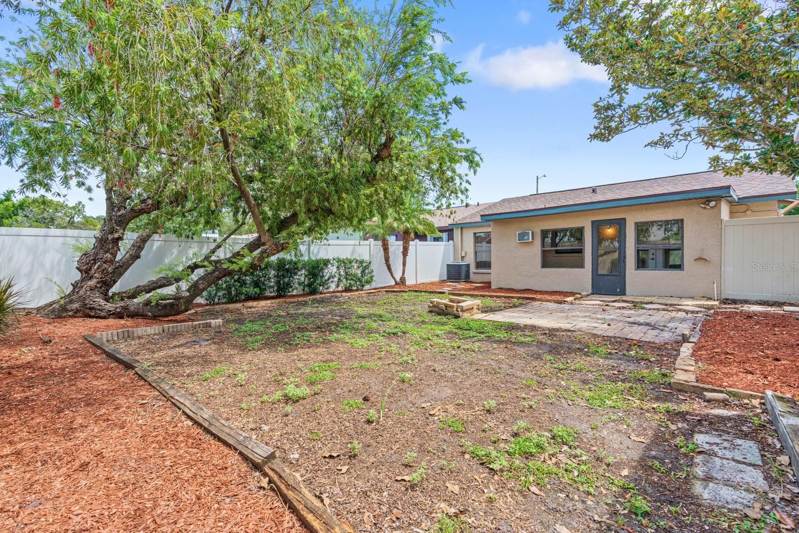 Single Family Residence at 1205 MOHRLAKE DR, BRANDON, photo 29 of 50