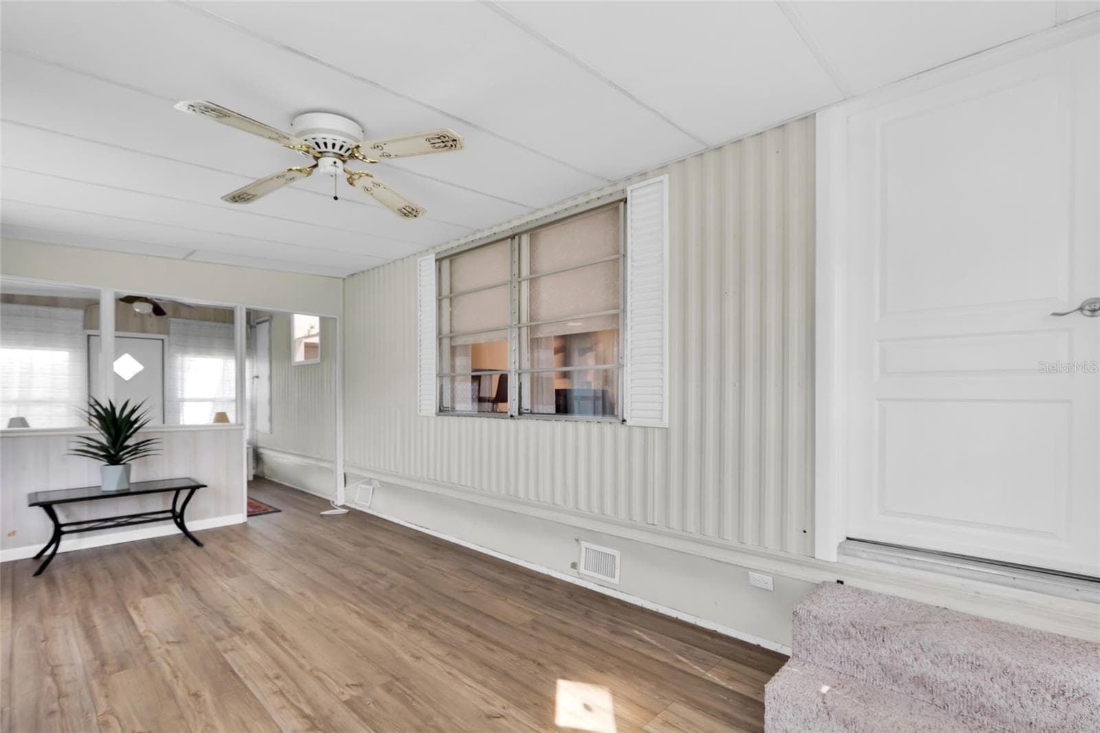 Mobile Home at 24631 PALMETTO DR, LEESBURG, photo 5 of 34