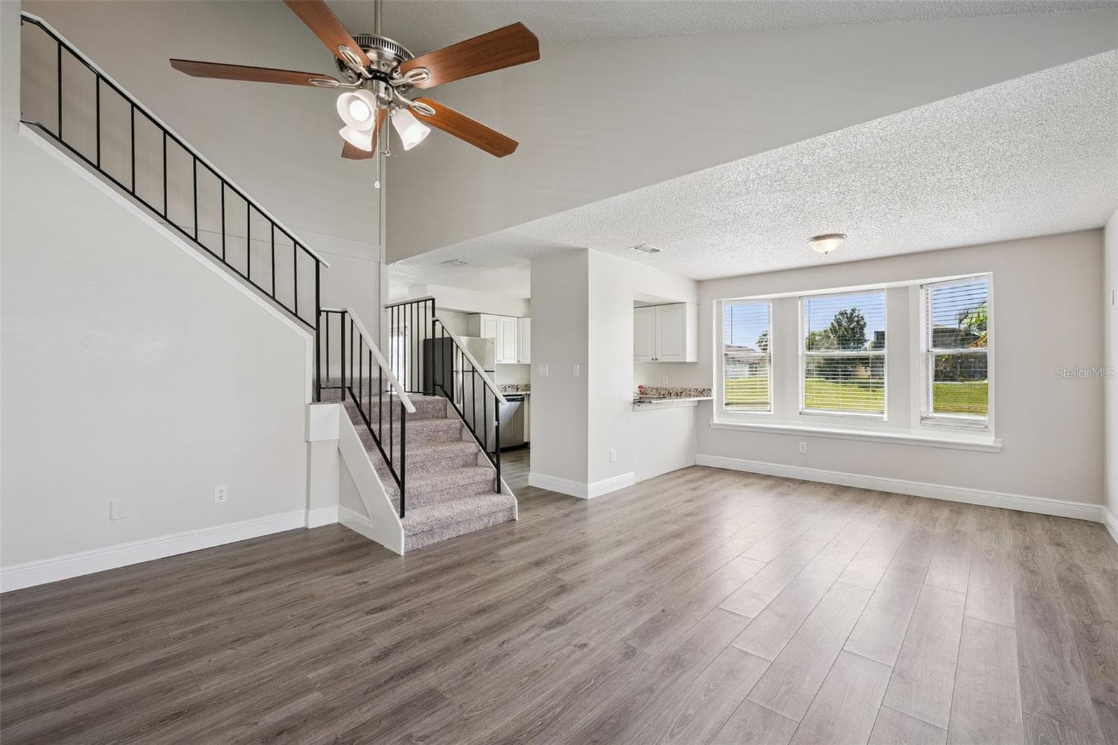 Single Family Residence at 9816 SURREY RIDGE RD, ORLANDO, photo 2 of 28