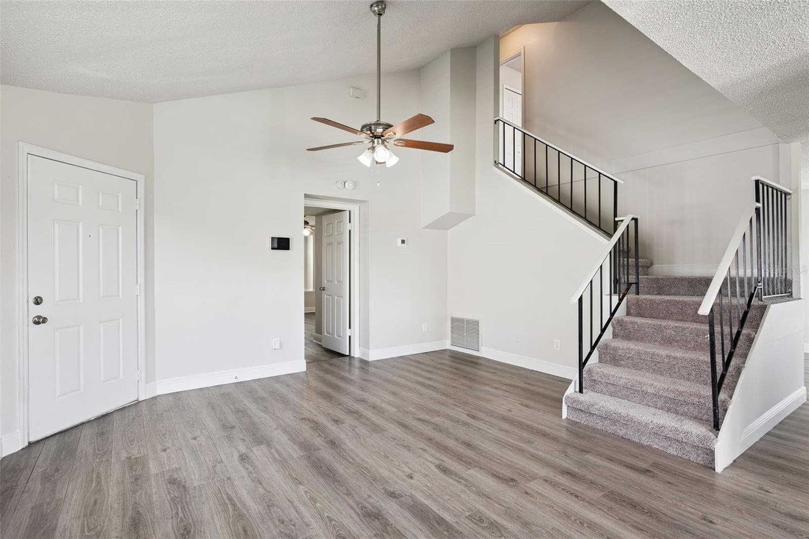 Single Family Residence at 9816 SURREY RIDGE RD, ORLANDO, photo 3 of 28