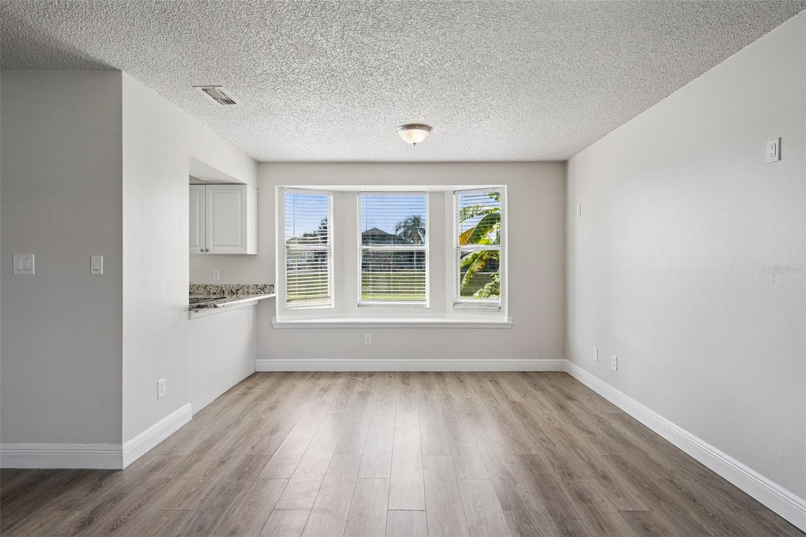 Single Family Residence at 9816 SURREY RIDGE RD, ORLANDO, photo 4 of 28