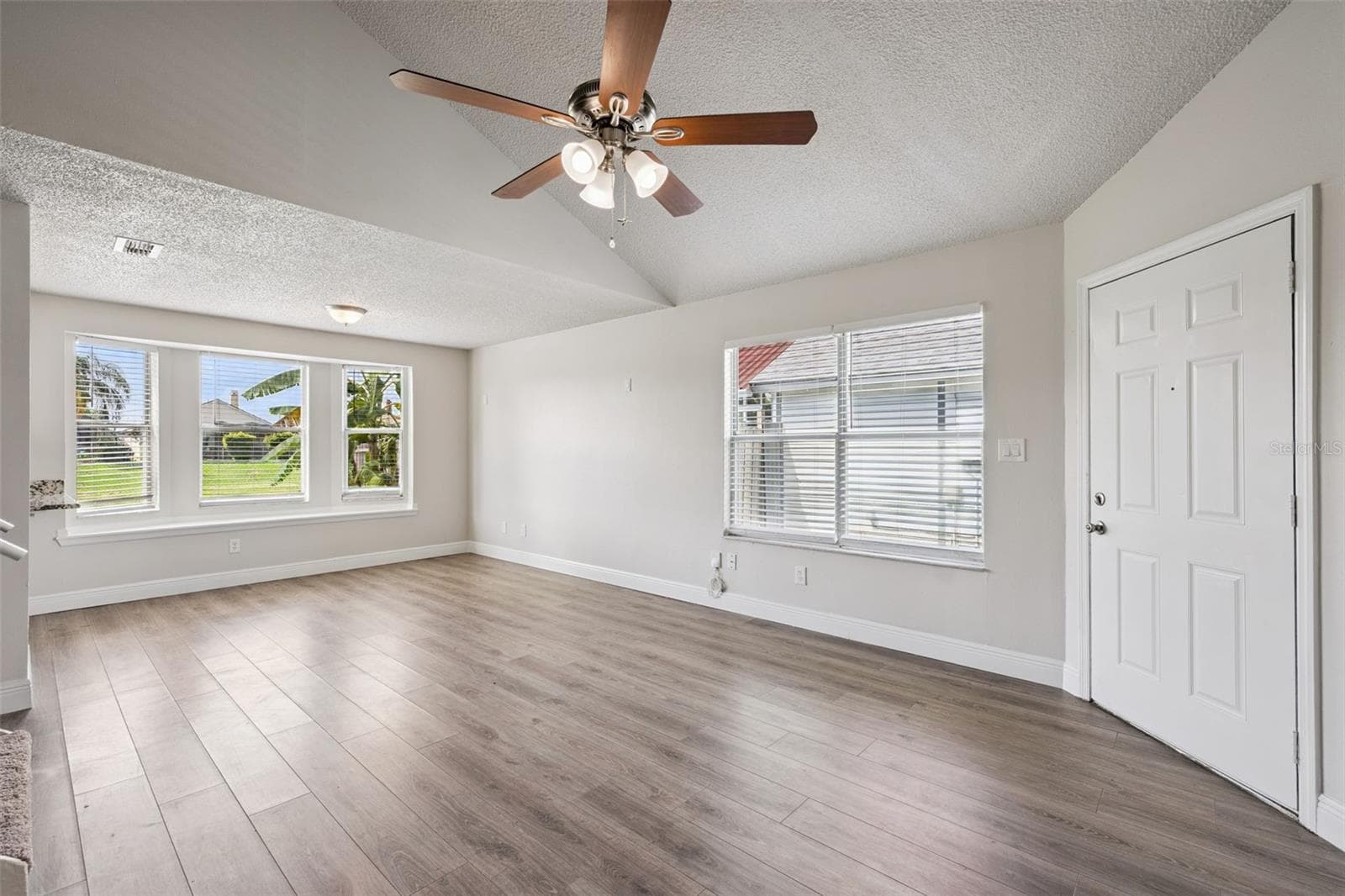 Single Family Residence at 9816 SURREY RIDGE RD, ORLANDO, photo 5 of 28