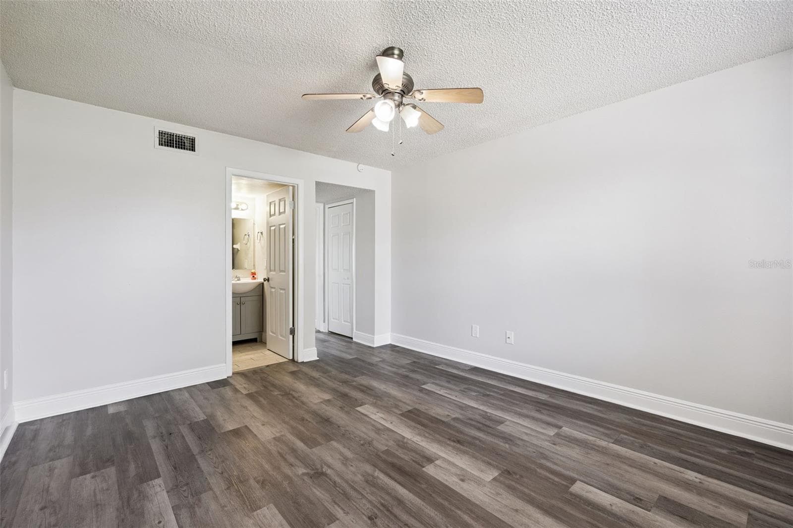 Single Family Residence at 9816 SURREY RIDGE RD, ORLANDO, photo 9 of 28