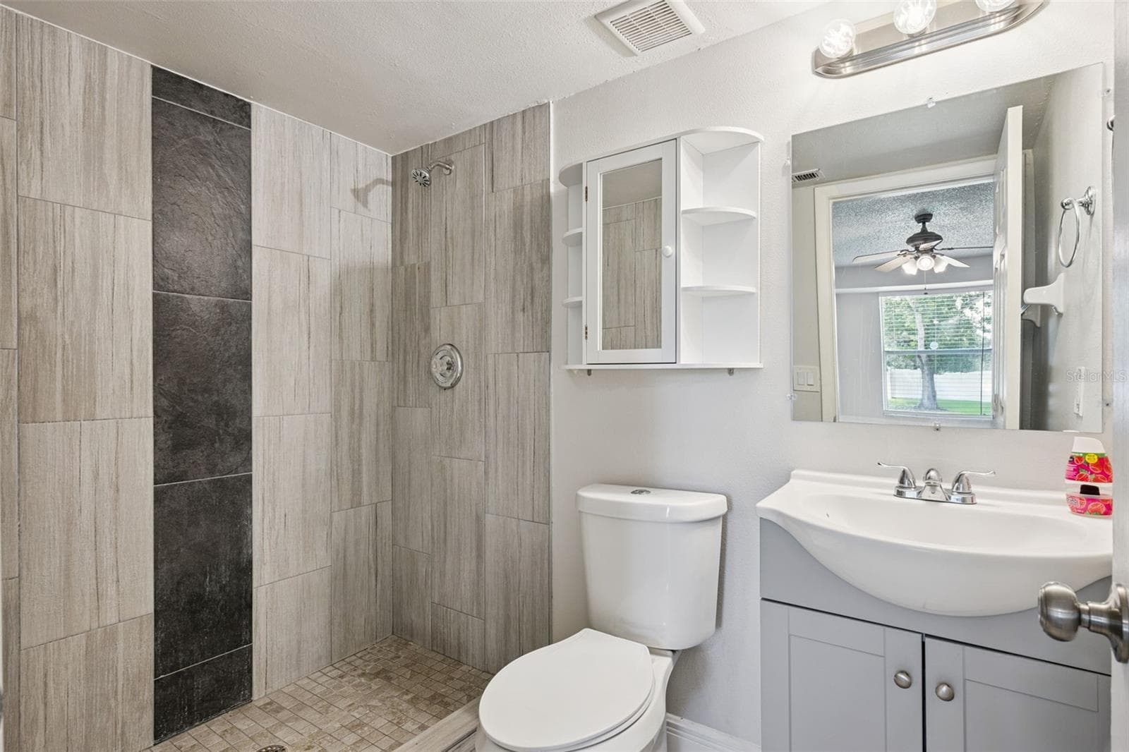 Single Family Residence at 9816 SURREY RIDGE RD, ORLANDO, photo 10 of 28