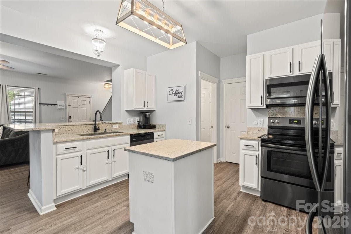 Single Family Residence at 9025 Davis Crossing Court, Charlotte, photo 6 of 24