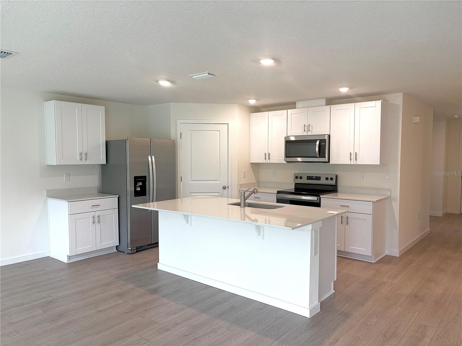 Single Family Residence at 1484 MORNING WALK DR, ORMOND BEACH, photo 2 of 18