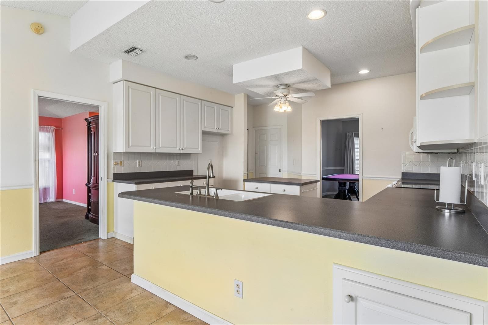 Single Family Residence at 2336 E DEL WEBB BLVD, SUN CITY CENTER, photo 12 of 57