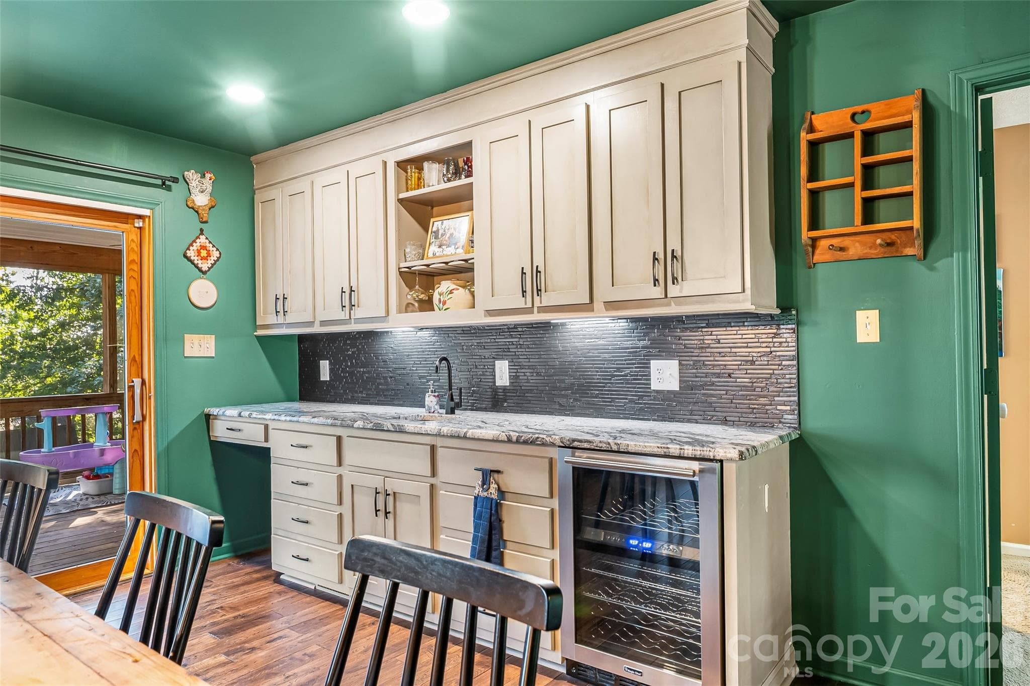 Single Family Residence at 5468 Valley Run Street, Hickory, photo 10 of 37