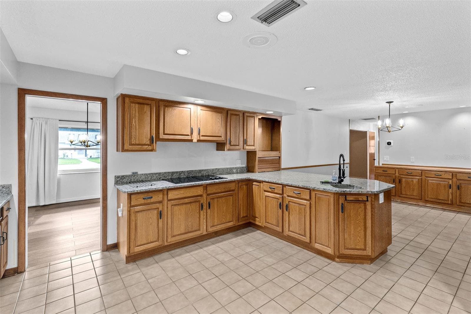 Single Family Residence at 2215 BRADFORD CT, ORLANDO, photo 8 of 36