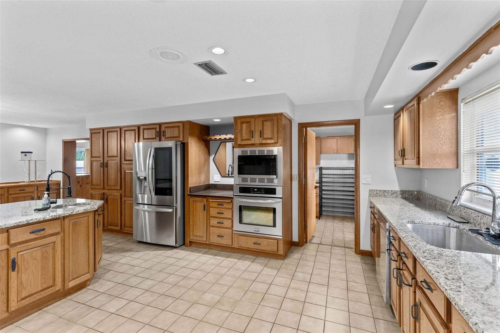Single Family Residence at 2215 BRADFORD CT, ORLANDO, photo 9 of 36