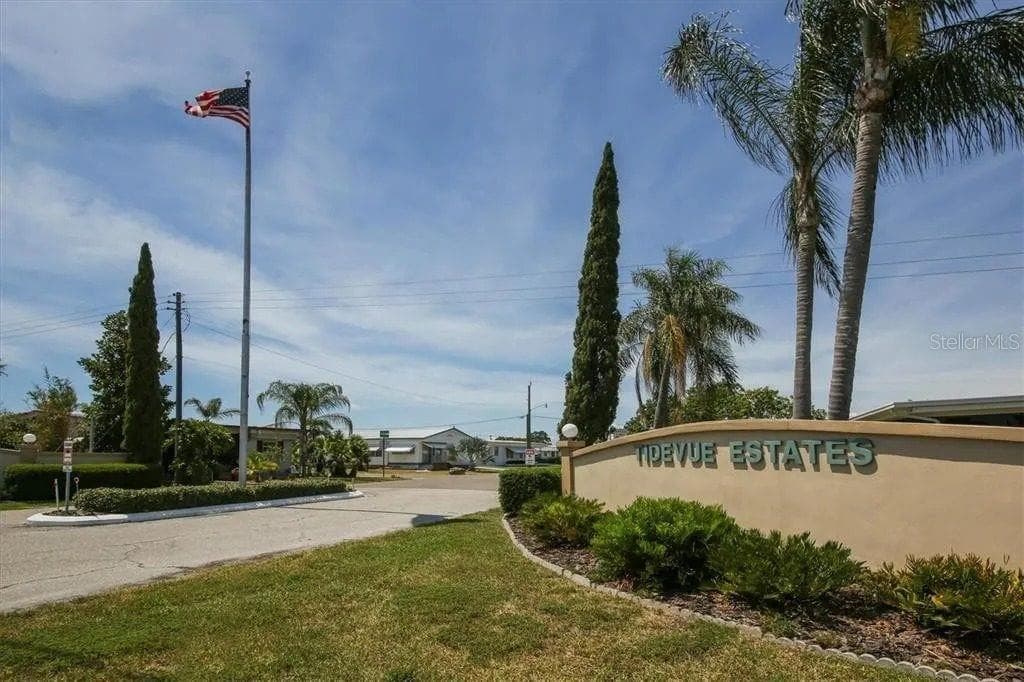 Entrance into community - 4312 14TH ST E, ELLENTON