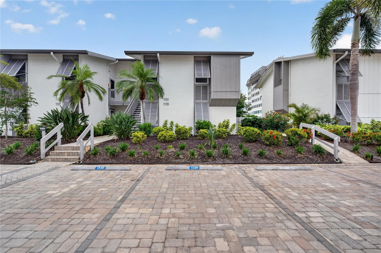 1130 W PEPPERTREE LN #118