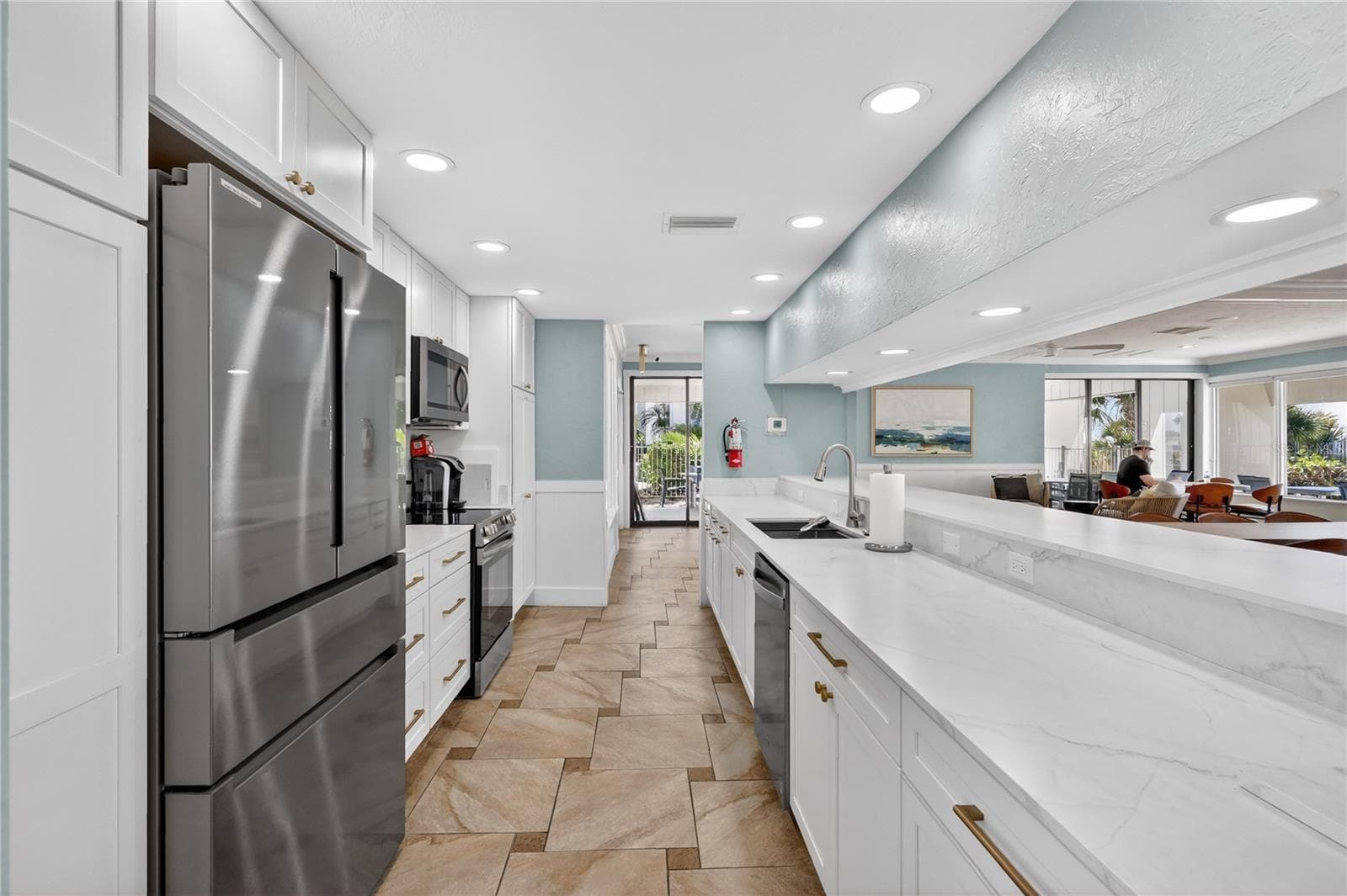 clubhouse kitchen - 1130 W PEPPERTREE LN #118, SARASOTA