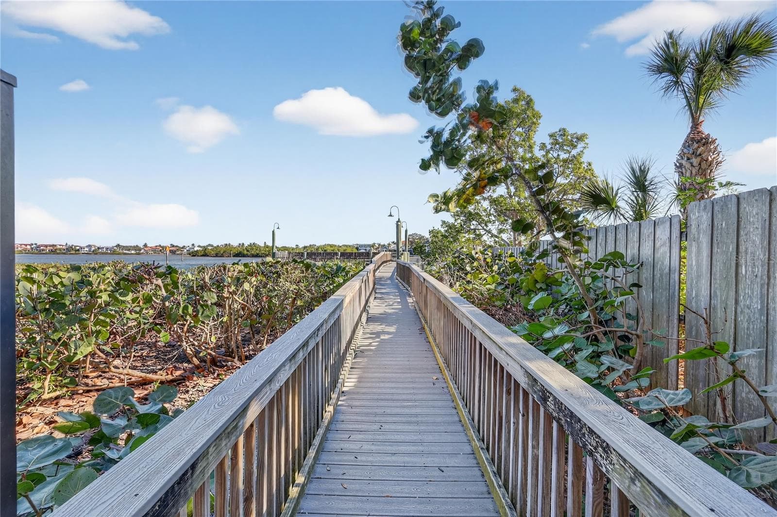 Bayside fishing Pier - 1130 W PEPPERTREE LN #118, SARASOTA