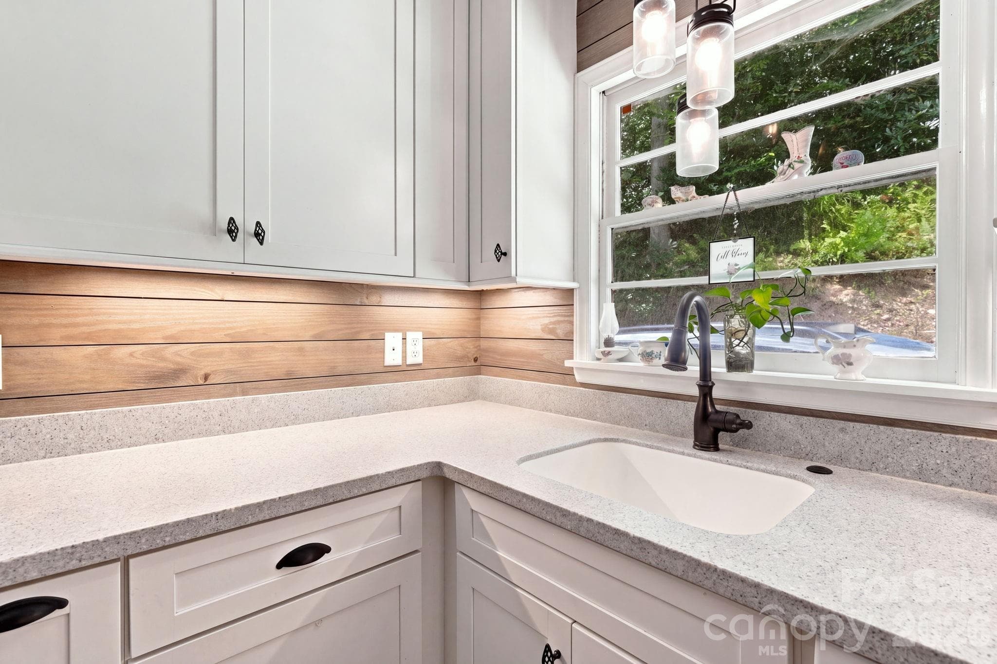 Single Family Residence at 922 Goose Hollow Road, Newland, photo 12 of 31