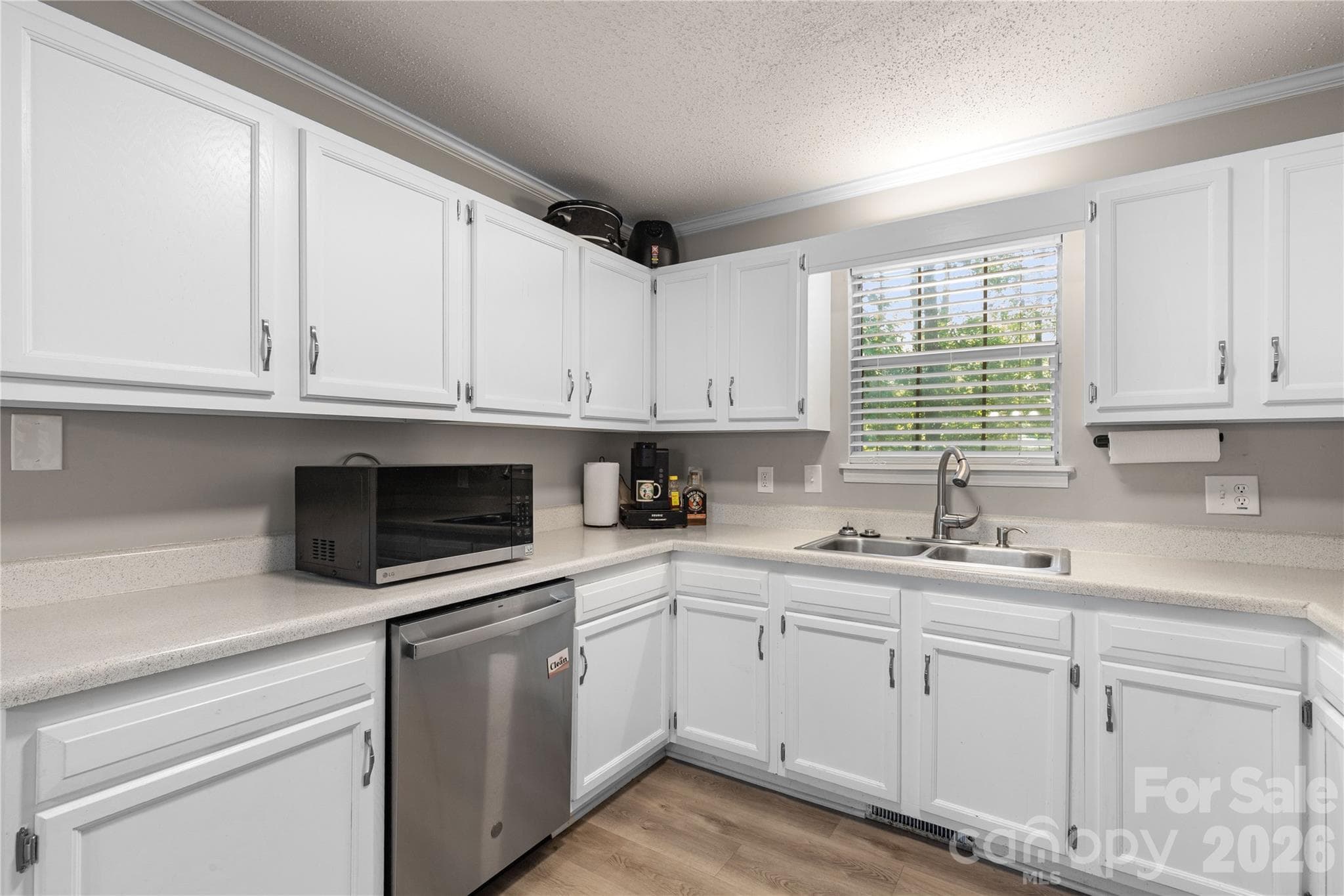 Single Family Residence at 2274 White Pine Court, Lancaster, photo 10 of 24