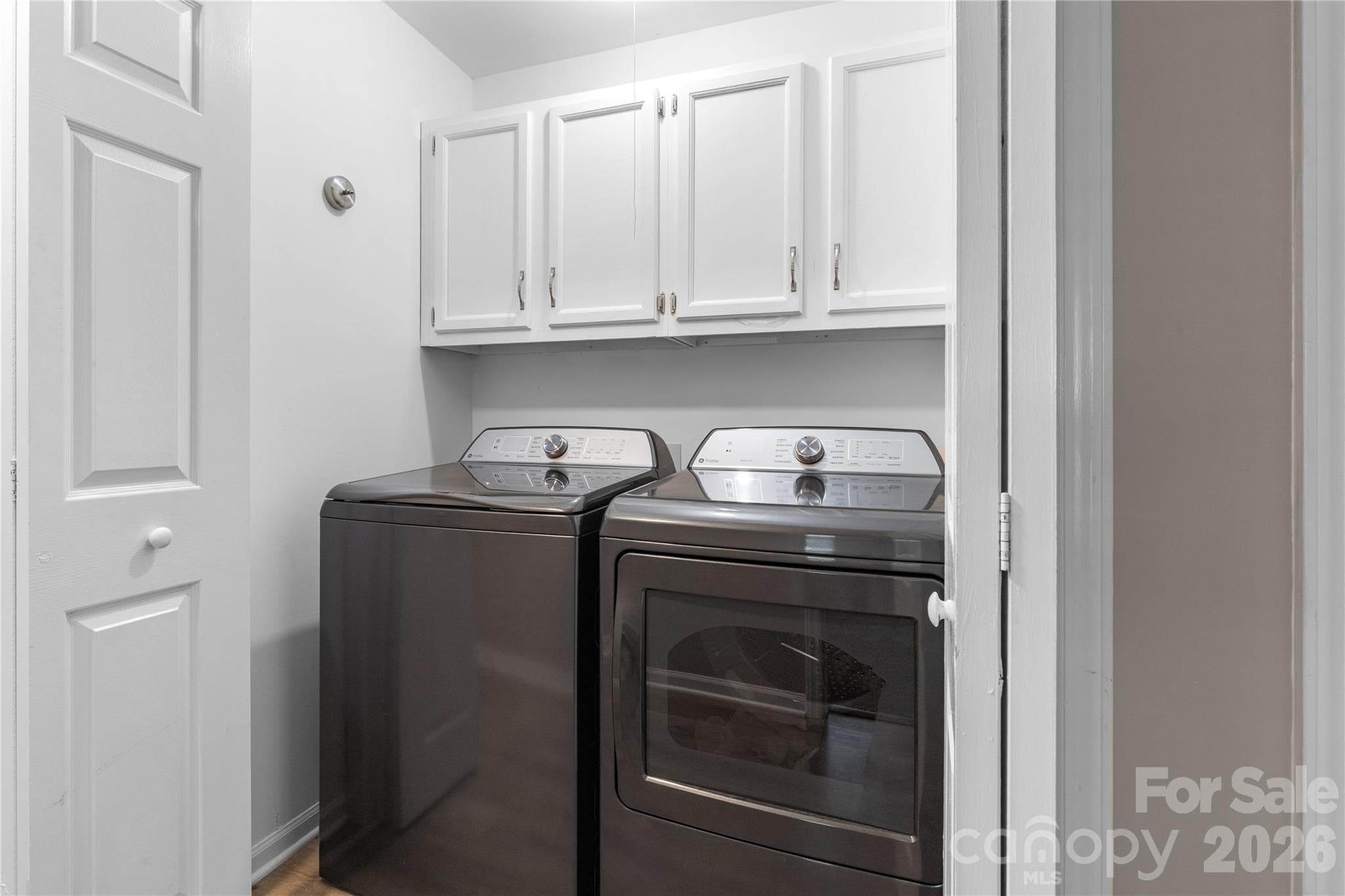 Laundry - 2274 White Pine Court, Lancaster
