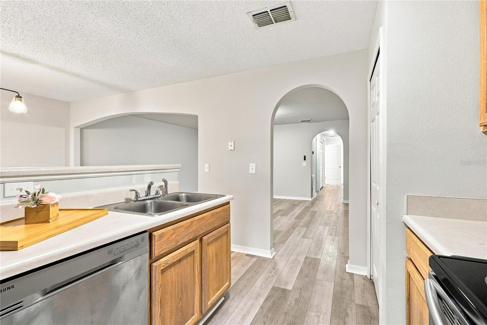 Townhouse at 9912 ASHBURN LAKE DR, TAMPA, photo 7 of 22