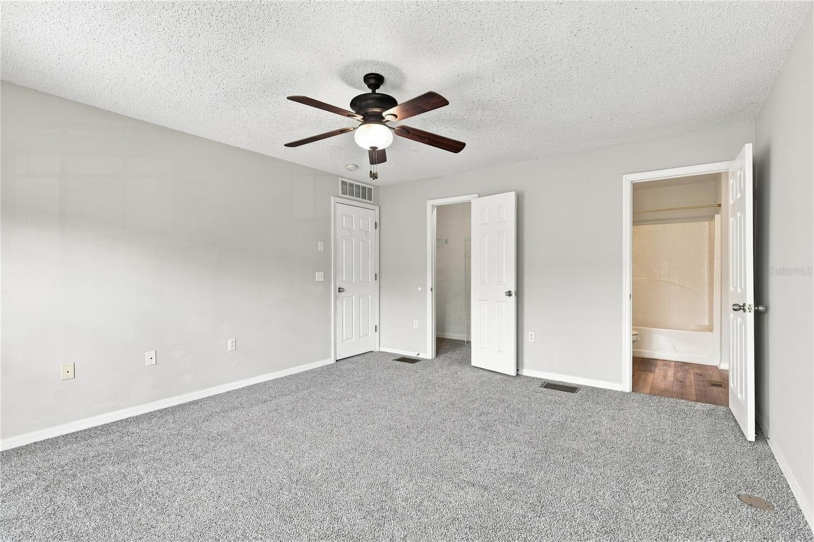 Townhouse at 9912 ASHBURN LAKE DR, TAMPA, photo 11 of 22