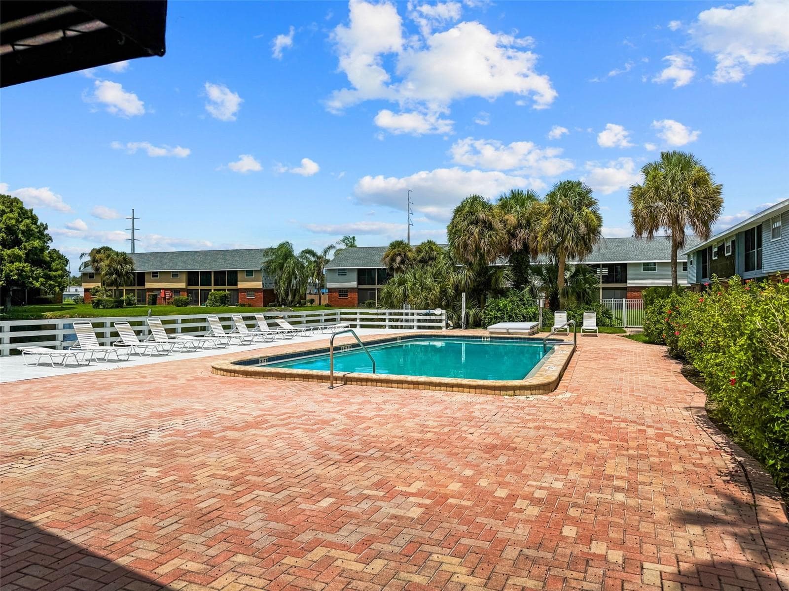 Come Relax Poolside! - 200 COUNTRY CLUB DR #108, LARGO