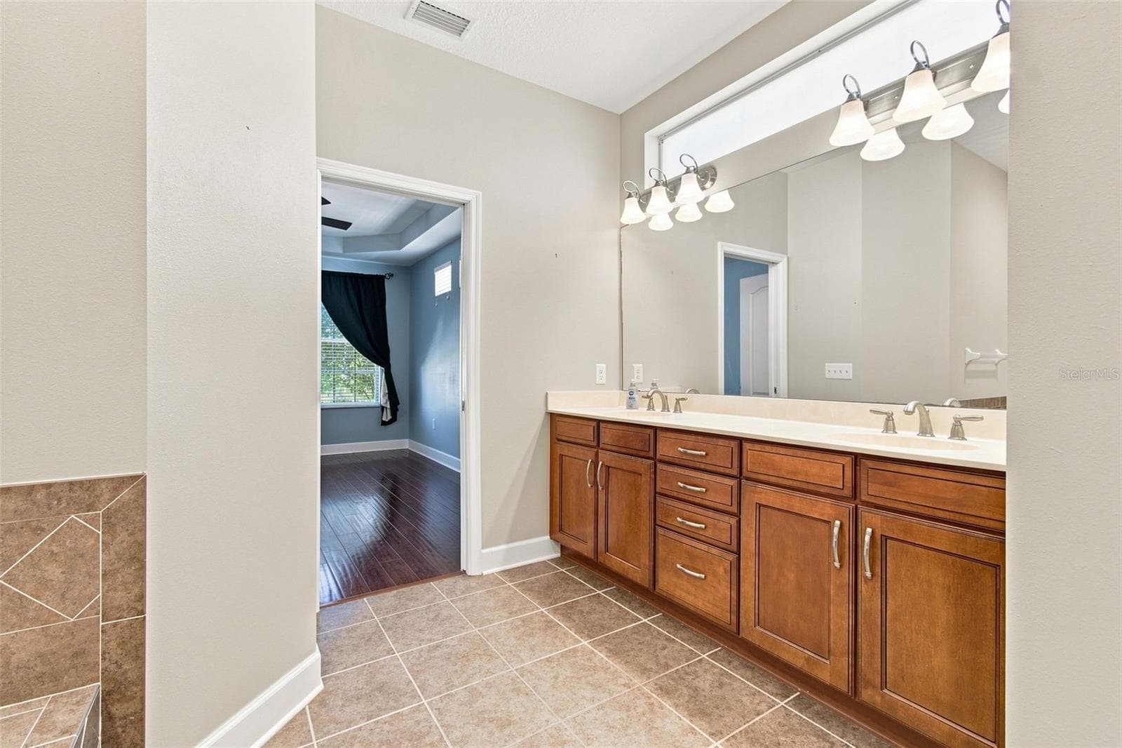 Single Family Residence at 20113 BENDING CREEK PL, TAMPA, photo 18 of 62