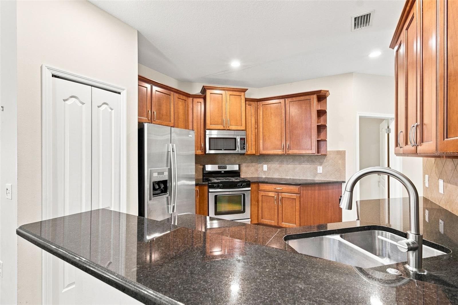 Single Family Residence at 20113 BENDING CREEK PL, TAMPA, photo 21 of 62