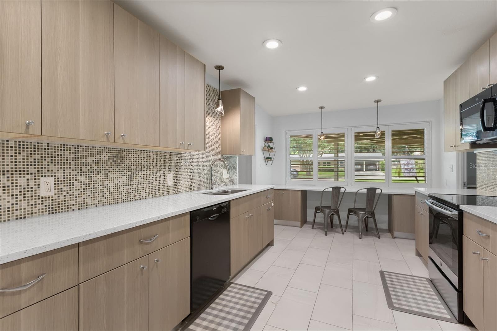 Wide Galley Style Kitchen - 610 SWEETBRIAR RD, ORLANDO