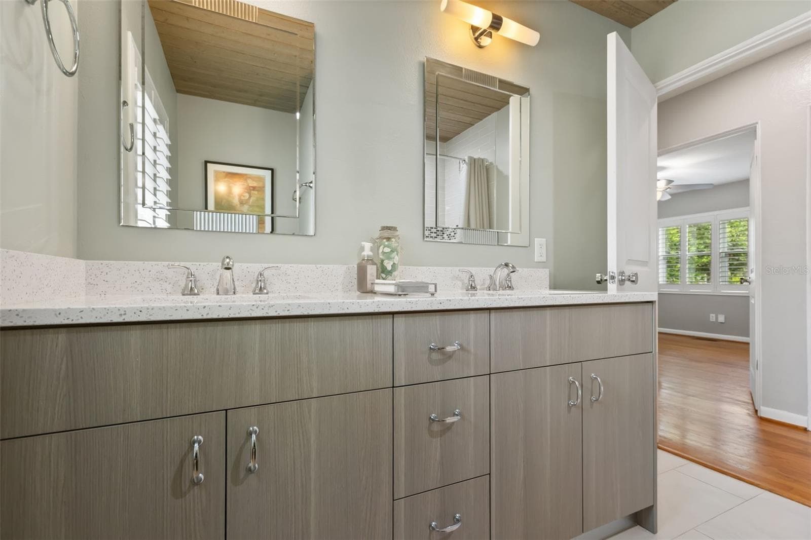 Updated Bathroom - 610 SWEETBRIAR RD, ORLANDO