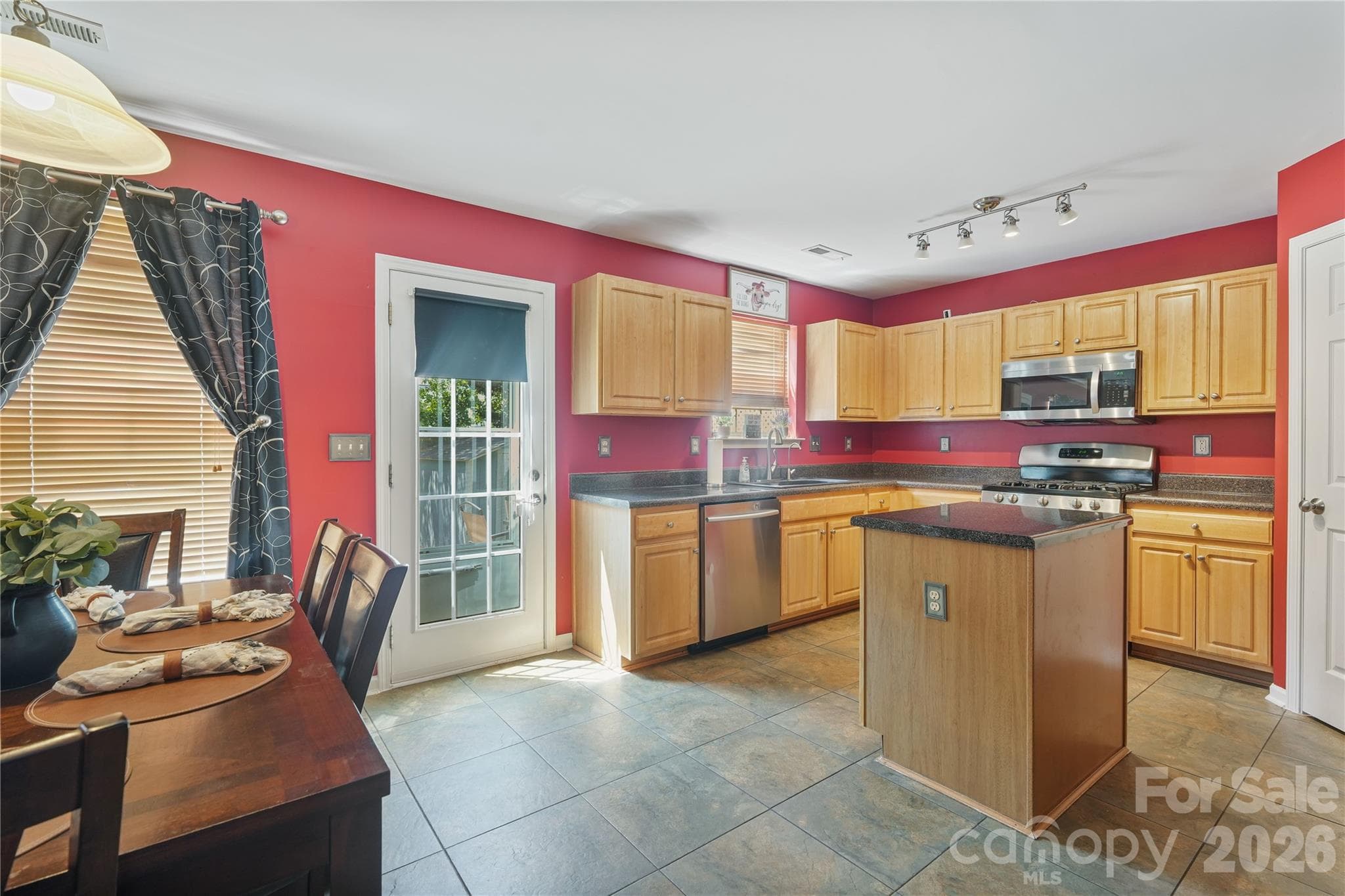 Single Family Residence at 190 Almora Loop, Mooresville, photo 15 of 40