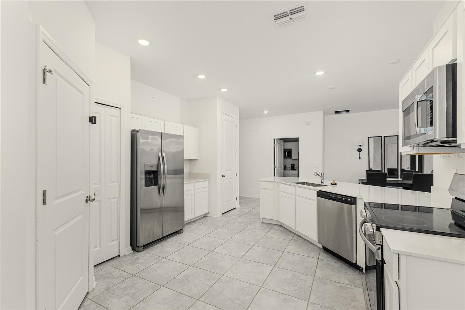 Single Family Residence at 1228 TYLER LOOP, WINTER HAVEN, photo 6 of 25