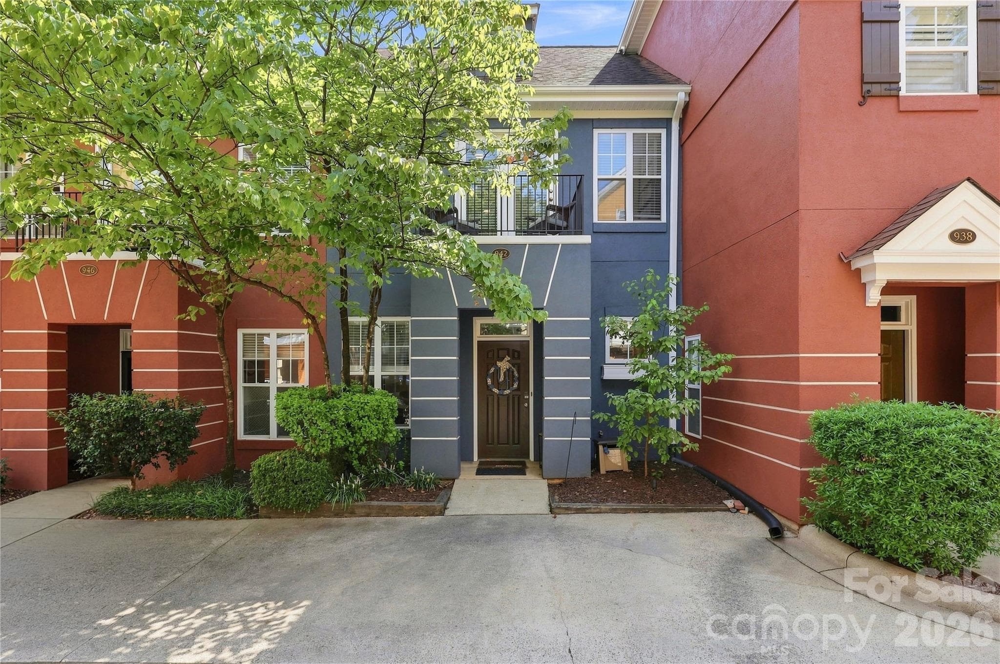 942 Hawthorne Bridge Court