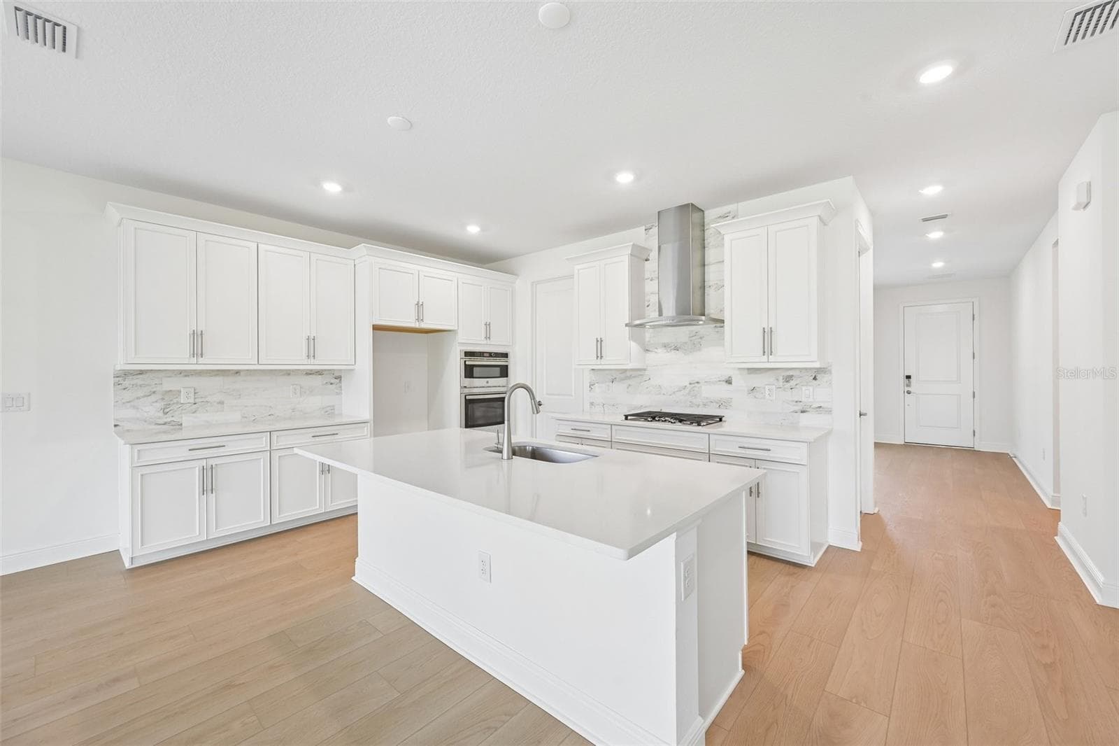 Single Family Residence at 7551 HAWKSTONE DR, SARASOTA, photo 4 of 31