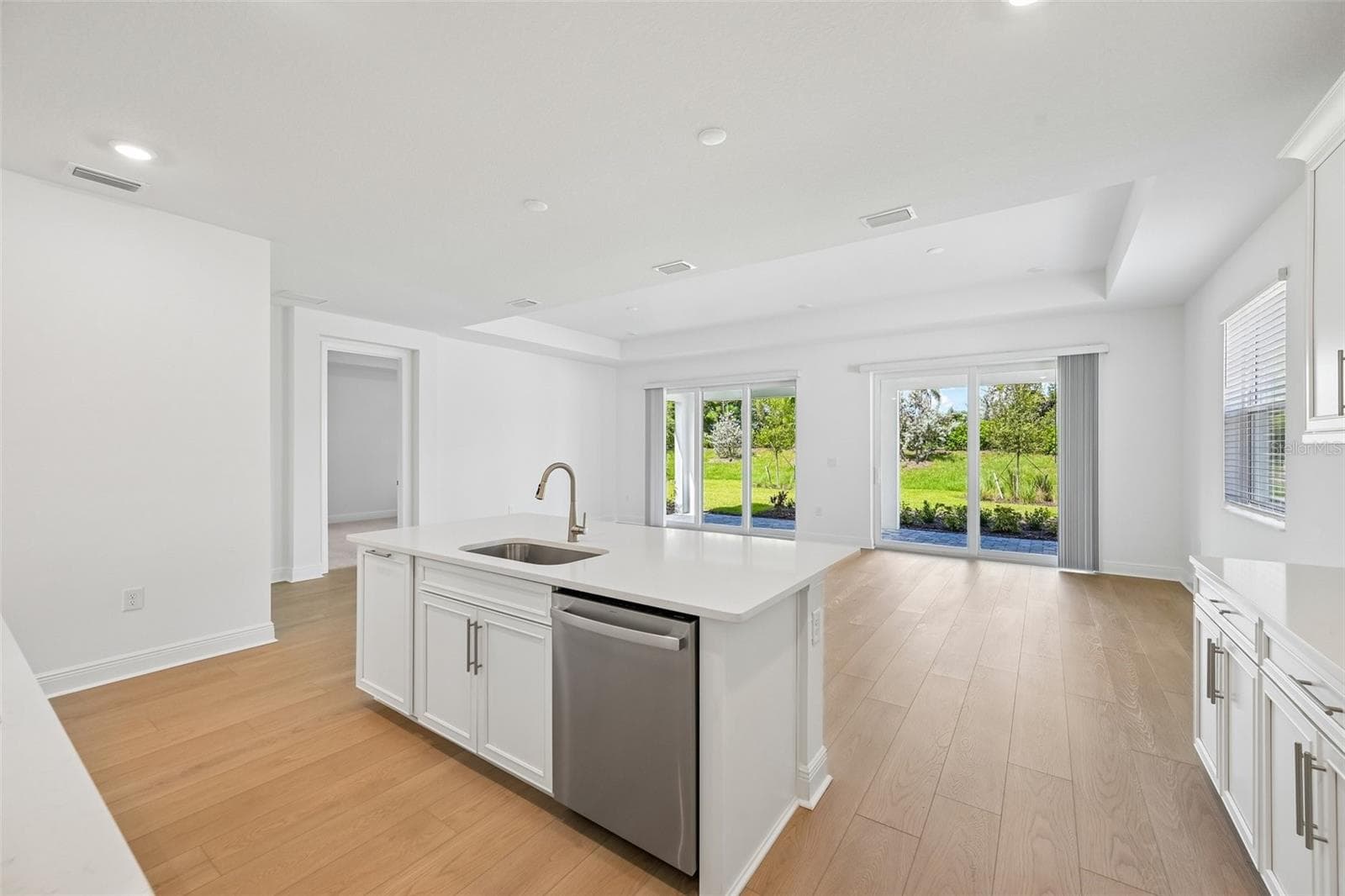Single Family Residence at 7551 HAWKSTONE DR, SARASOTA, photo 6 of 31